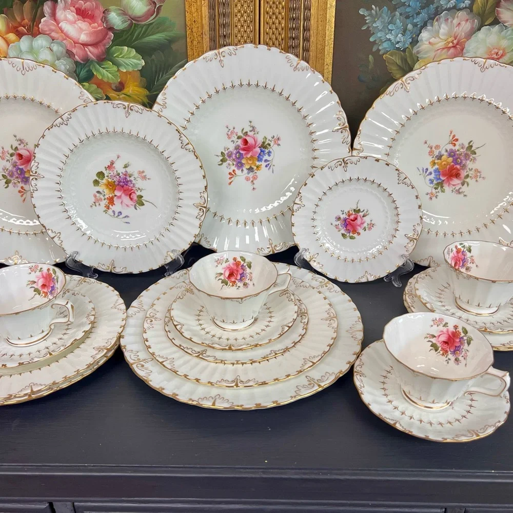Elegant Floral Dinnerware Set with Gold Trim - Picture 7 of 10